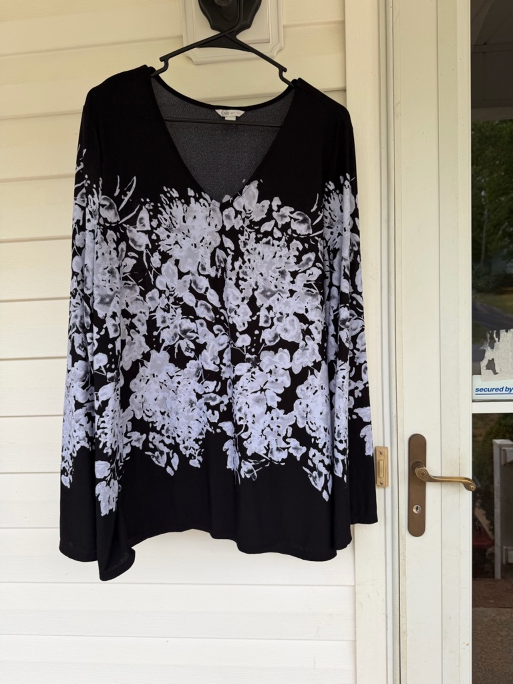Cato Black and White Floral V-Neck Long Sleeve Top